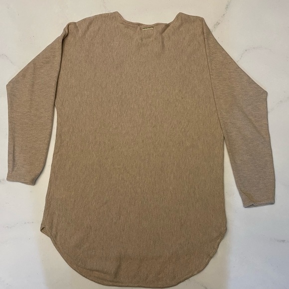 Tan knit top. - Picture 5 of 8